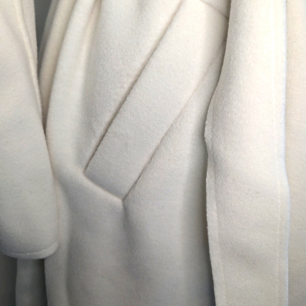 🎀 Winter Coat 🎀 white wrapped coat with belt - Picture 5 of 13